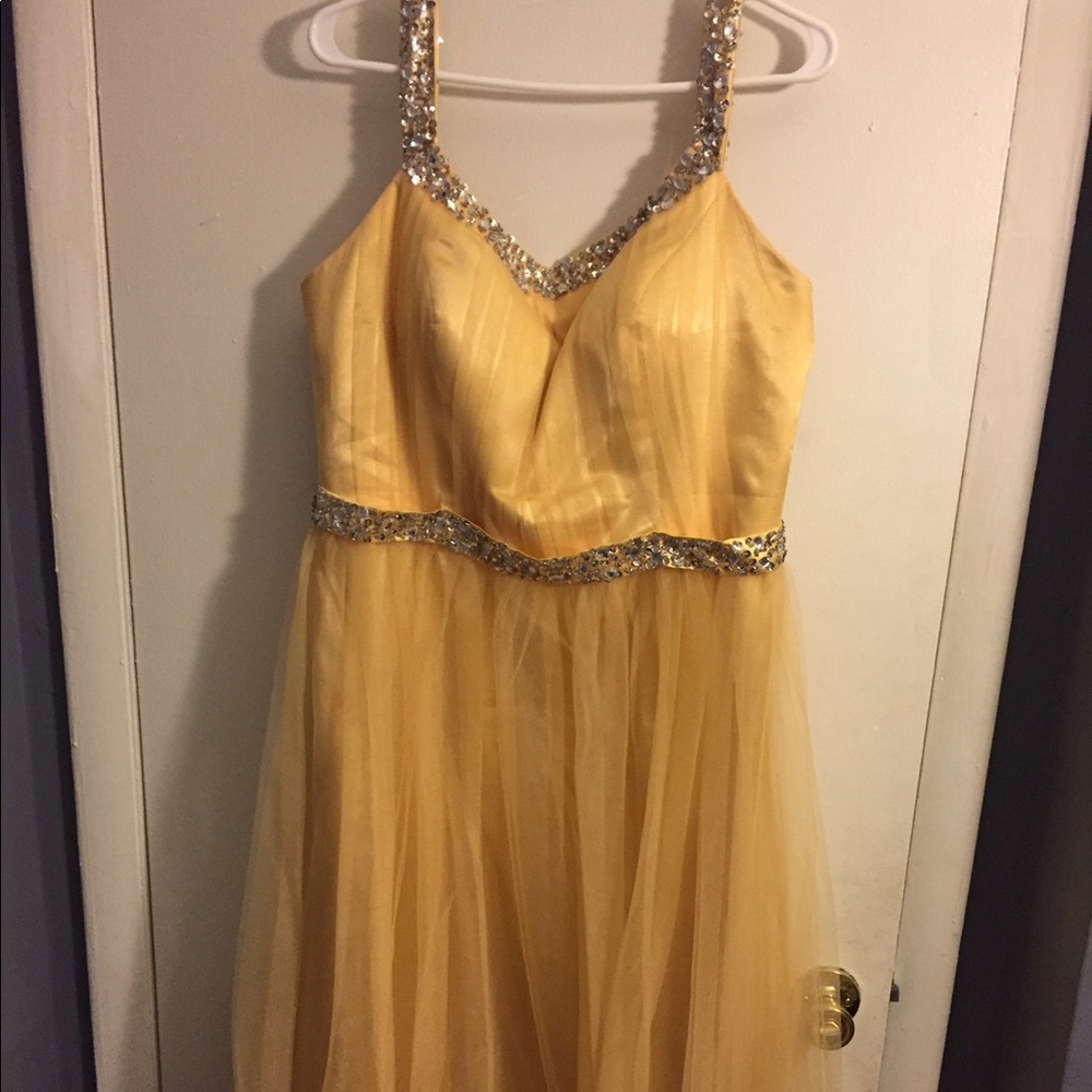 Yellow/gold prom dress